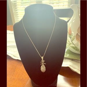 Beautiful pineapple pendant necklace!💛🍍💛